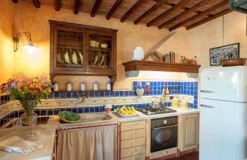 Romantic farmhouse villa Pallina to sleep 5 guests - Photo 25