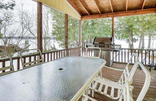 Waterfront North Hero Home with Screened Porch - Foto 2