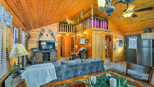 Cozy Manistique Cabin with Deck, Grill and Fire Pit! - Foto 4