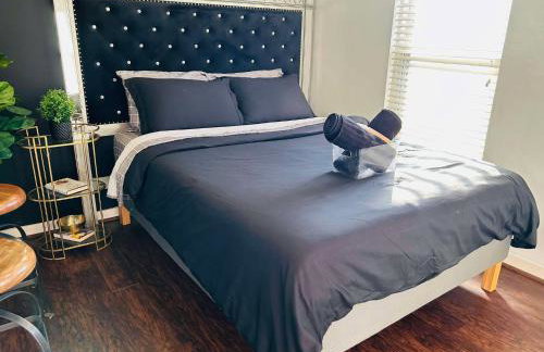 Trendy and modern apartment at rice village - Foto 11