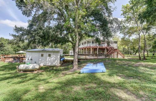 The San Bernard River waterfront provides private access to a spa, boat ramp, and jet skiing - Photo 45