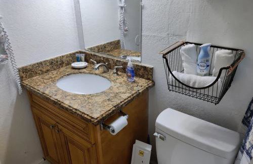 Beautiful 2-Bedroom Condo Near Universal and other Orlando Attractions, King Bed & Wi-Fi - Foto 19