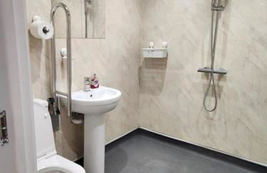 Lovely En-suite Room with private entry, Close to Station - Foto 10