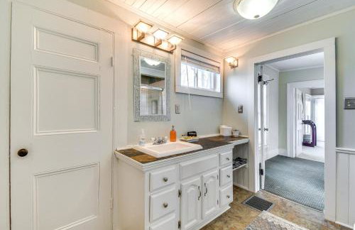 Lakefront Cayuga Retreat with Private Deck and Hot Tub - Foto 26