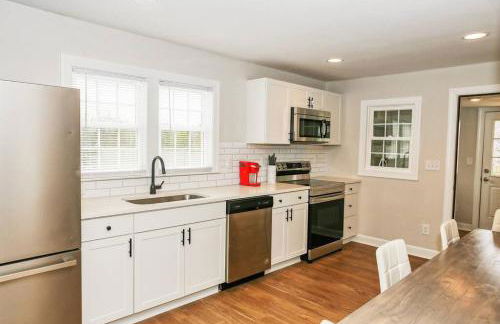 Three Bedroom Outdoorsy Escape in Huntersville - Foto 13