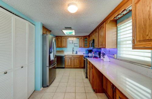 Oceanfront Sunrise 2 Bed 2 Bath Condo with Pool - Foto 12