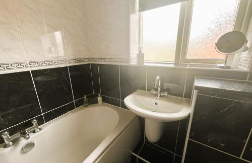 Restful Riverside Home - Foto 19