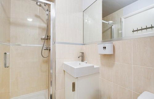 4 bedroom detached house 4 bathrooms - Foto 26