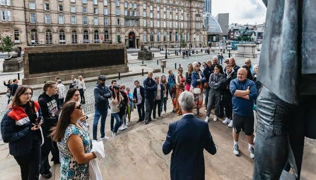 Tour a pie de Peaky Blinders por el centro de Liverpool con pase de bus turístico de 48 h - Foto 5