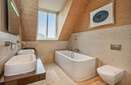 Wellness-Oase mit Wasserblick, Pool, Sauna & Fitnessbereich - Foto 17