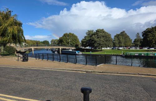 Stunning One Bed Flat at Dawe Luxury Suites - An Entire Apartment near Ely Cathedral & Train Station - The Perfect Base to Explore Ely, Cambridge, Norfolk & London - 2 Guests Max - Photo 11