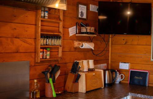 APPLE Cabin - Little Log Cabin in Wales - Photo 12