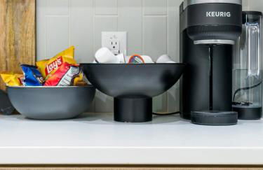 New Modern Dallas Skyline Rooftop Firepit and a Garage - Foto 32