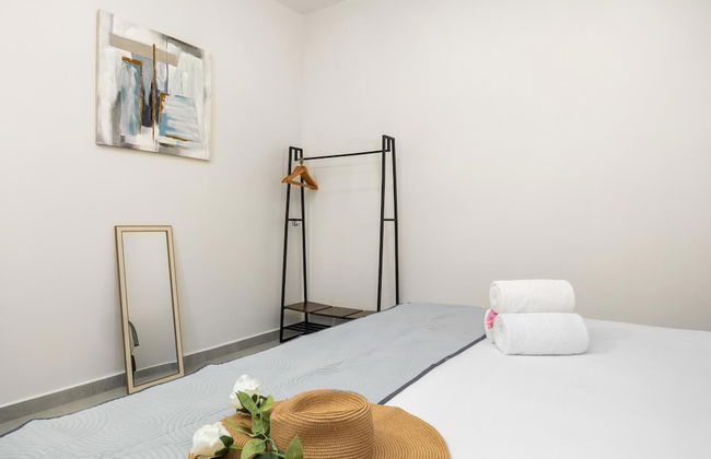 Brand NEW 3BR w Private Pool Walk to Palm Beach - Photo 40