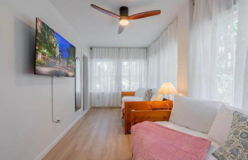 Sanctuary on 3rd - Walk to UF , Parking , Grill - Photo 44