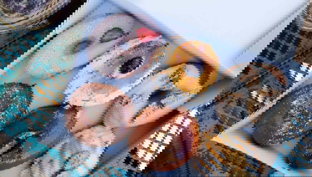 Un vassoio di squisite ciambelle