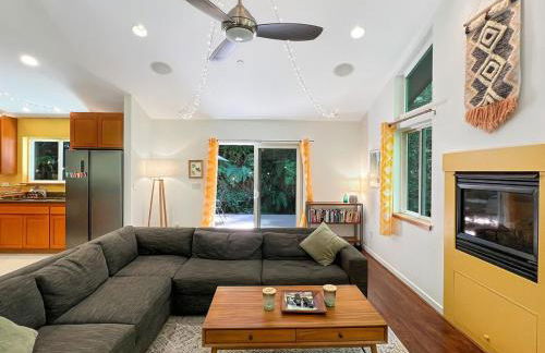 Cozy cabin deep in the redwoods with WiFi and Hot Tub - Foto 2