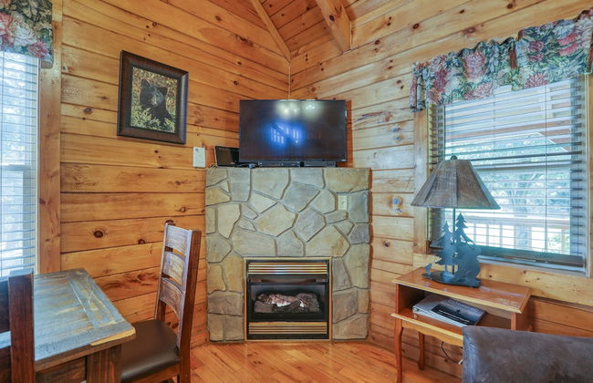 Creek Heaven - 2 Bedrooms, 2 Baths, Sleeps 6 Cabin by RedAwning - Foto 12