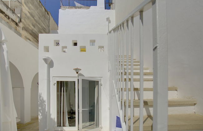 Lovely 70s Style Patio and Terrace - Photo 49