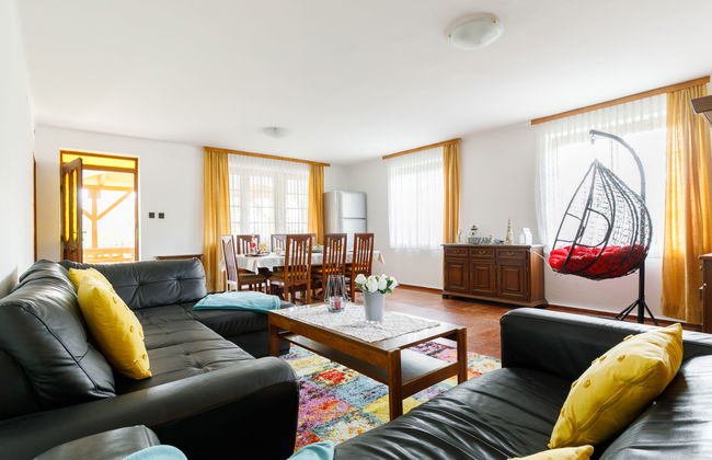 6 bedroom House in Balatonfenyves with private pool and garden - Photo 3