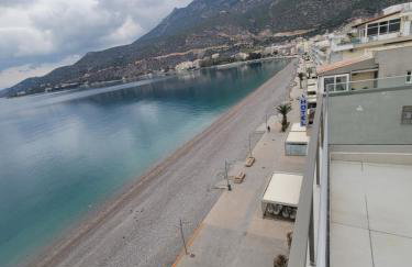 Stylish Rooftop Retreat with Hot Tub with Loutraki Beach - Foto 45