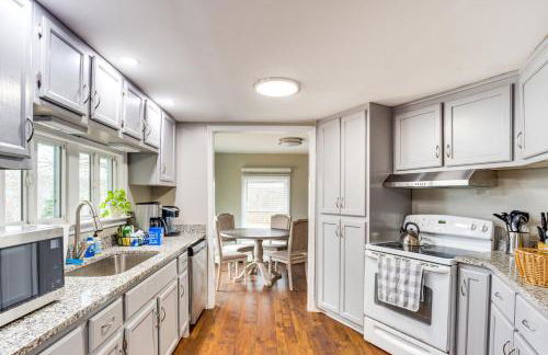 Lakefront Getaway with Porch in Athens Area! - Foto 9