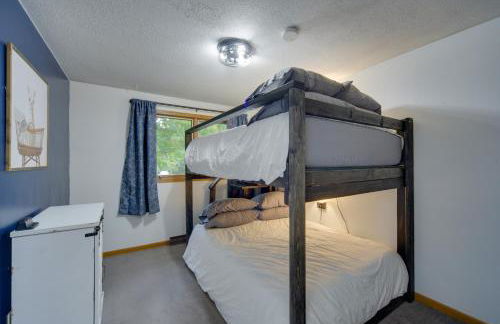 Hermantown Home with Decks, Grill and Hot Tub! - Foto 16