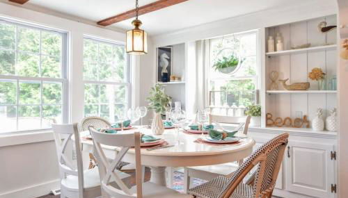 Antique Dennis getaway with firepit & EV charger Dog friendly - Foto 2