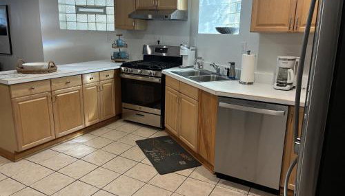 The Wrigleyville Garden 200 Steps to Wrigley-2BR - Foto 4, stove, storage