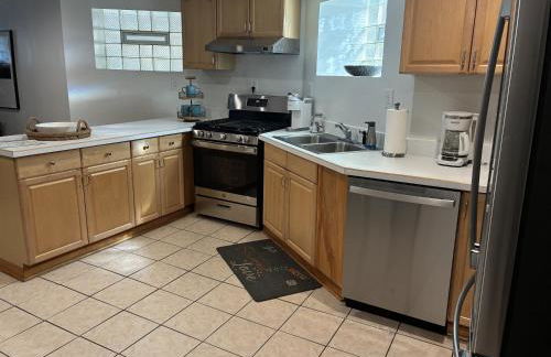 The Wrigleyville Deluxe -Steps from Wrigley Sleeps 10 - Foto 16