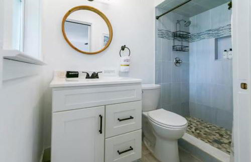 Hot Tub 5 min to beach King Bed - Foto 24