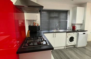 2BR Bungalow with Parking - Sunbeam Haven - Foto 14