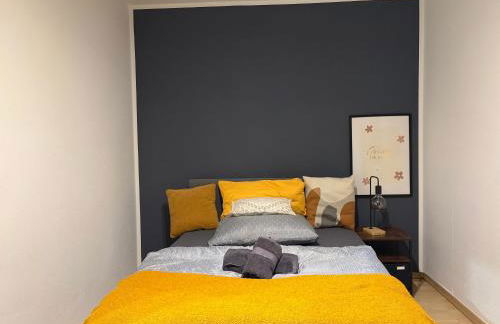 Frankfurt Work and Rest- 4 Bedrooms- 2 WCs- free Parking- 5 Queen size beds- Fast WiFi- roller shutters - Foto 36