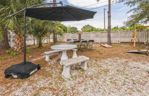 South Tampa 3BR with Backyard that Sleeps 10 - Foto 24