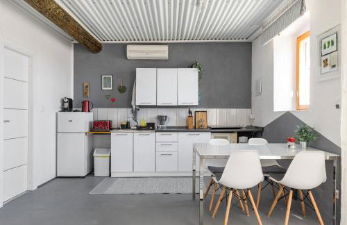 Waterview Apartments - Koru Apartment and pool - Photo 9