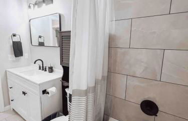 The Refuge on 5th - Pets , Patio & Firepit - Photo 39