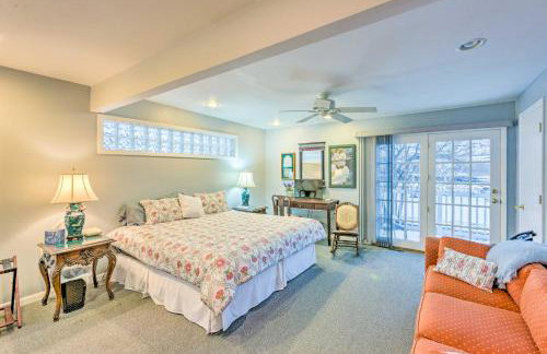 Elegant Stone Cottage Steps to Crystal Lake Beach - Foto 12