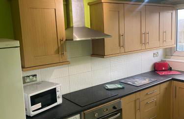 "Snooze Central" - City Centre Apartments above Victoria Centre Shopping Centre with full Kitchen in Milton Street - up to 4 Beds - most Central Location next to the Hilton Hotel - Outdoor Parking for Cars or Vans five pounds a day - Sunday 1pm Check-Out - Photo 56