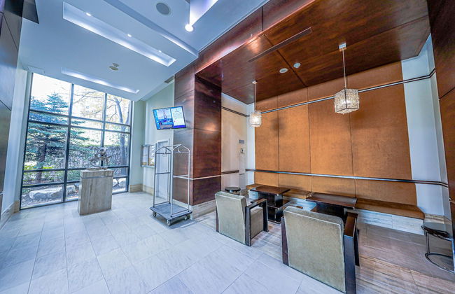 Lake View Luxury Condo by Elite Suites - Photo 2