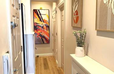 Stunning Apartment-6 Minute walk from Beach-Free Parking - Photo 5