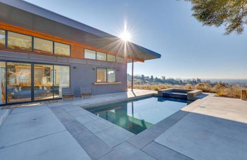 Luxe, Modern Studio with Sweeping City Views! - Foto 17