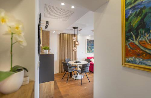 V Luxury Apartment - Photo 41