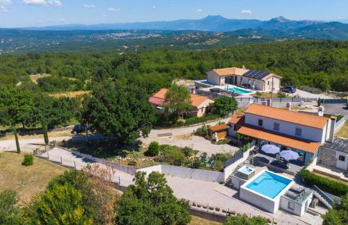 Villa LULU with heated pool, sauna & hot tub - Photo 2