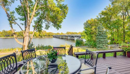 Riverfront Champlin Townhome with Deck and Water View! - Foto 2
