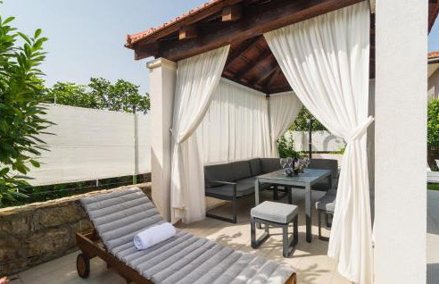 Three-Bedroom Apartment In Srinjine - Photo 14