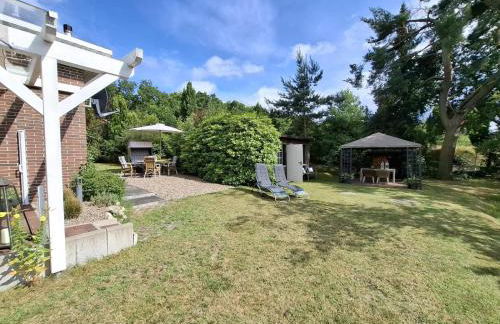 Idyllic Lakeside Cottage - Foto 17