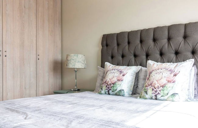 Serene Langebaan Getaway With Garden Views - Photo 4