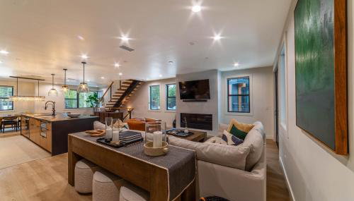 Spectacular New 4BR Townhome: Garage, Jacuzzi, BBQ - Foto 5