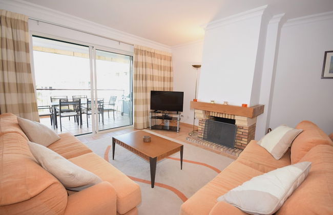 Sunny Balcony Apartment and Pool - Foto 25