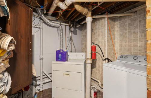 Bo360 Cheerful Home with private HOT TUB - Foto 26